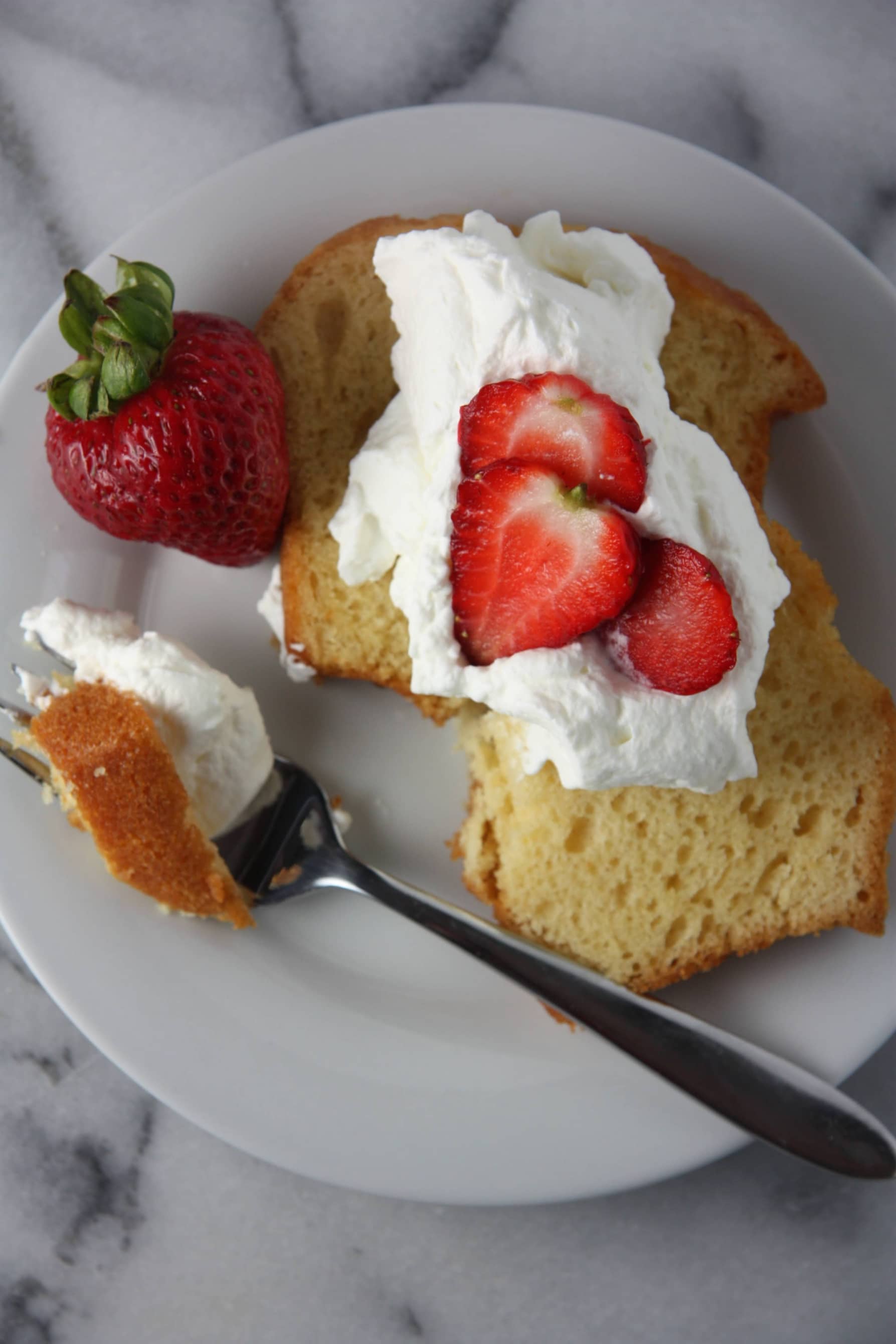 Vanilla Pound Cake With Red Berries &vert; Cooks Vanilla